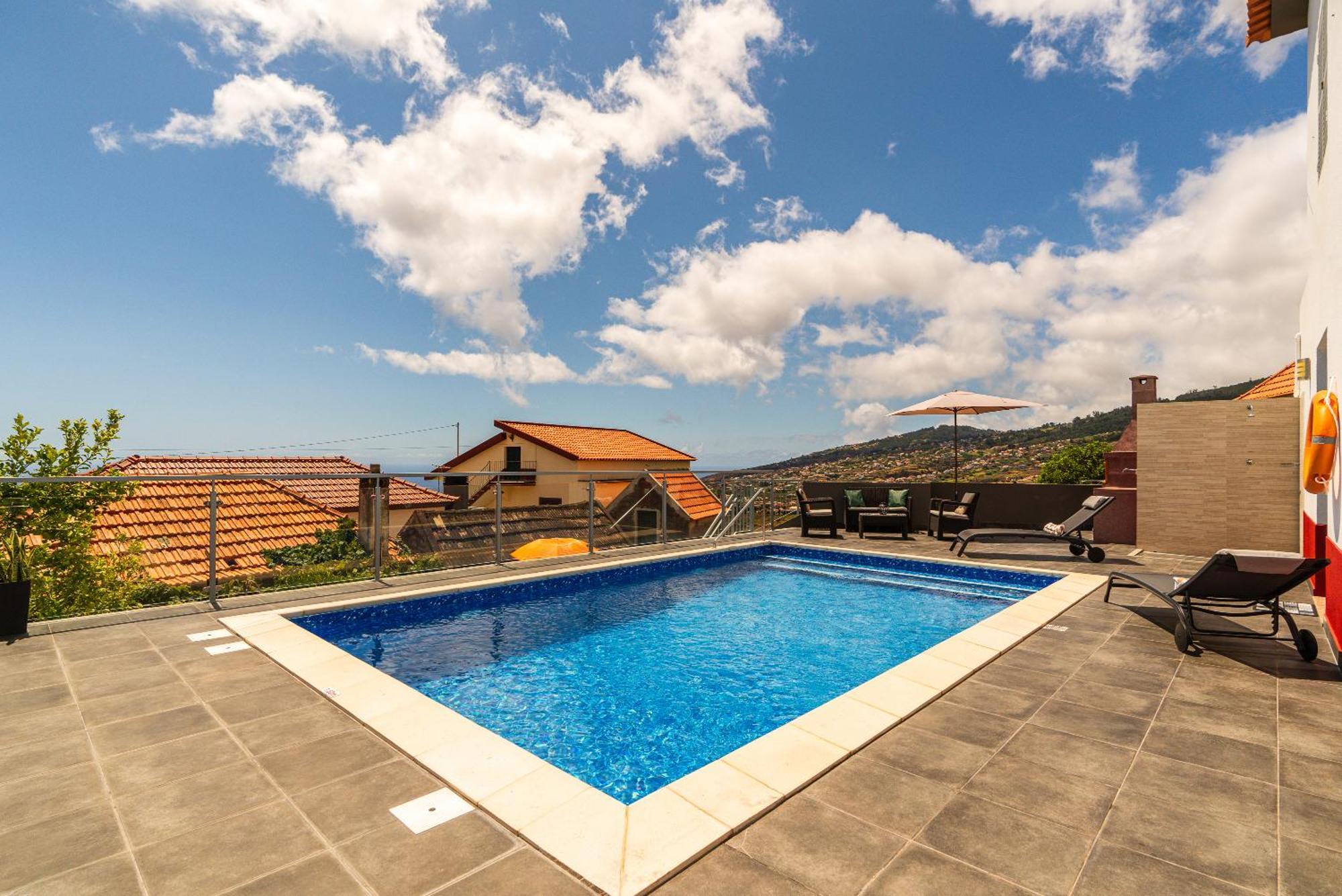 Vakantiehuis Roraima House - Private Pool & Garden Calheta (Madeira)