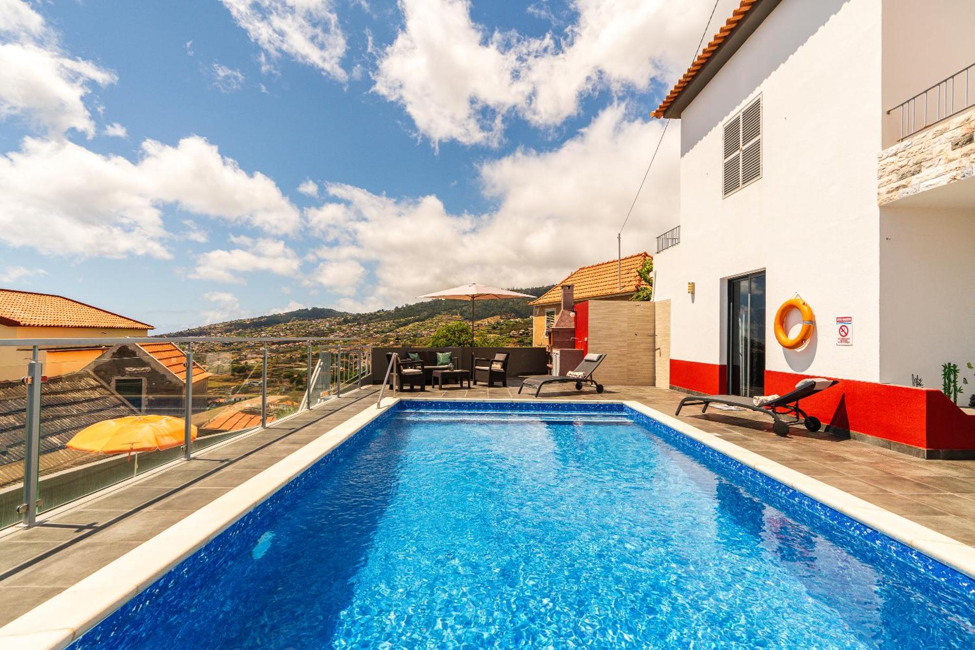Vakantiehuis Roraima House - Private Pool & Garden