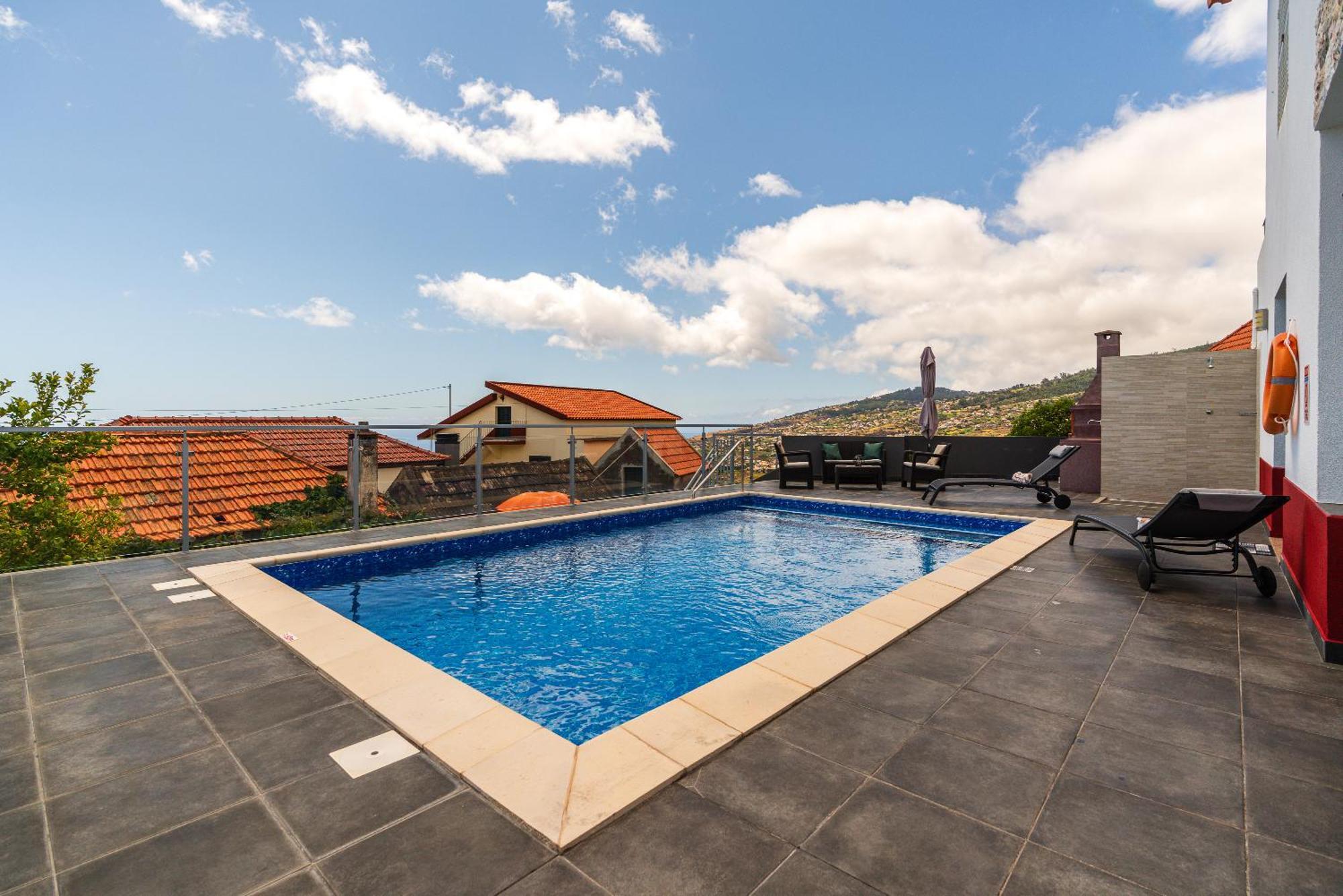 Vakantiehuis Roraima House - Private Pool & Garden